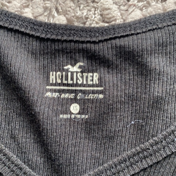 2/$15 🔥 Black Hollister Cropped Tank Top - Picture 2 of 3